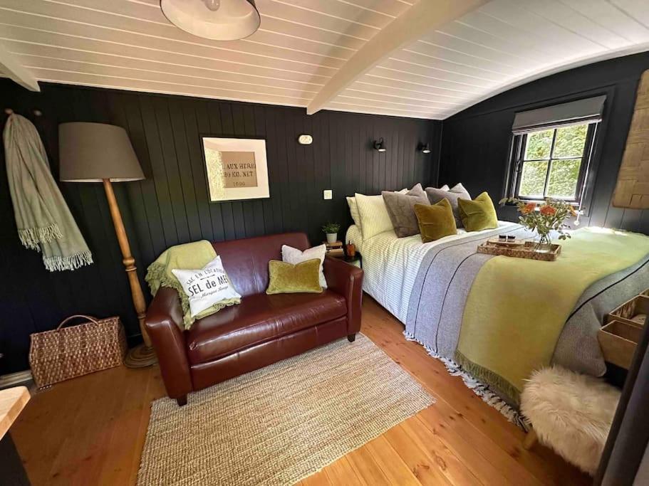 בודמין Cornwall Woodland Shepherd'S Hut - Dennis Hut מראה חיצוני תמונה
